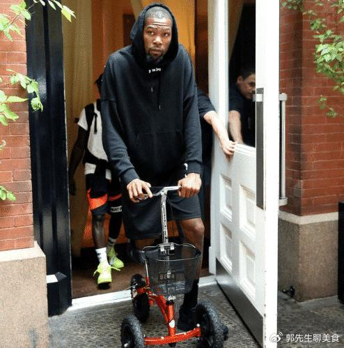 开云下载-同样是打NBA,克拉克森能连追3名超模得手,为何阿杜却屡屡被拒|凯文·杜兰特|乔丹-克拉克森|体育赛事讨论|纽约尼克斯队|詹姆斯-约翰逊_新浪体育_新浪新闻