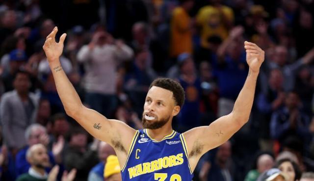 开云下载-34岁库里升级！重回180俱乐部 比全票MVP赛季更狠