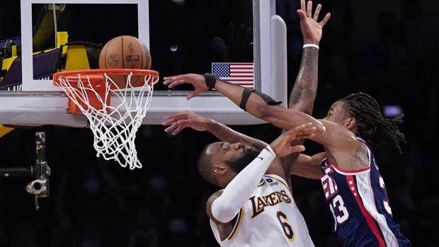 完美开局碰上迷幻结尾 哈登虎头蛇尾险些葬送好局