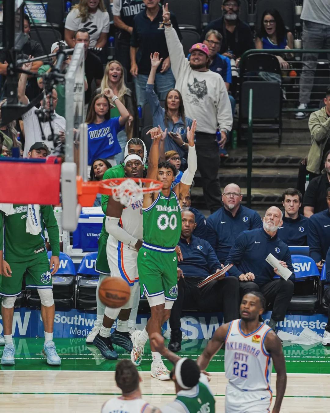 连续四场爆发!24+21+26+22!浓眉成了交易添头?