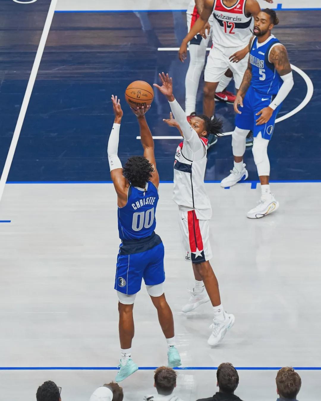 连续四场爆发!24+21+26+22!浓眉成了交易添头?