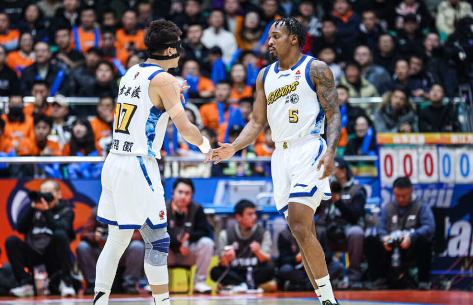 CBA第一阶段排名!上海广厦争第一,山东杀进前4,辽篮下滑太严重