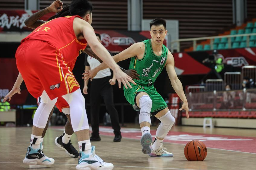 CBA第一阶段排名!上海广厦争第一,山东杀进前4,辽篮下滑太严重