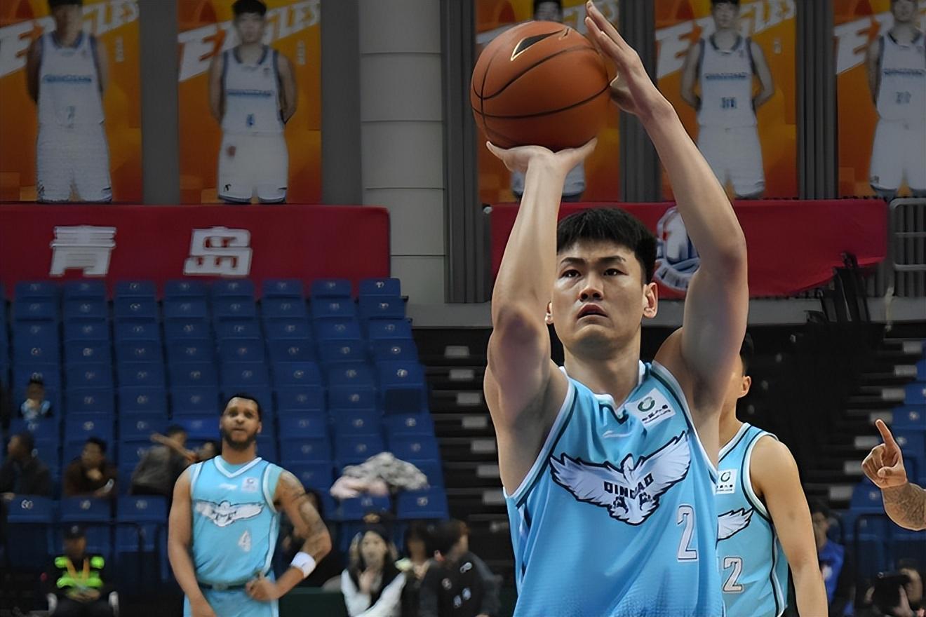 开云APP-7分险胜!青岛男篮力克广州 首发齐上双+米奇两双 郭艾伦空砍25分