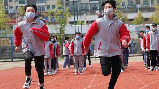 开云官网-从NCAA决赛说起 美国校园足球比赛都要戴口罩？