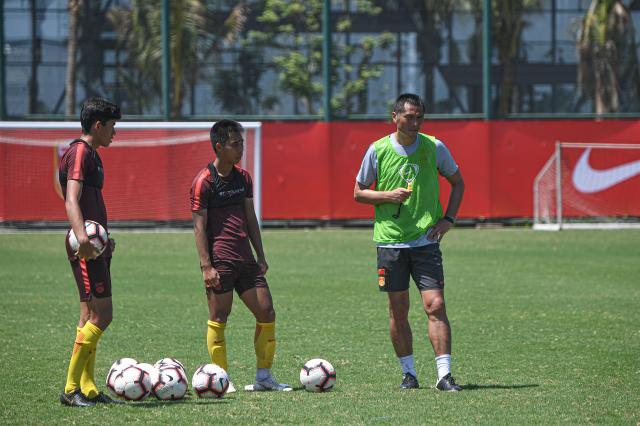 1616139979868084697.jpg 开云APP-邵佳一:中超降薪势在必行 武磊替补非能力问题