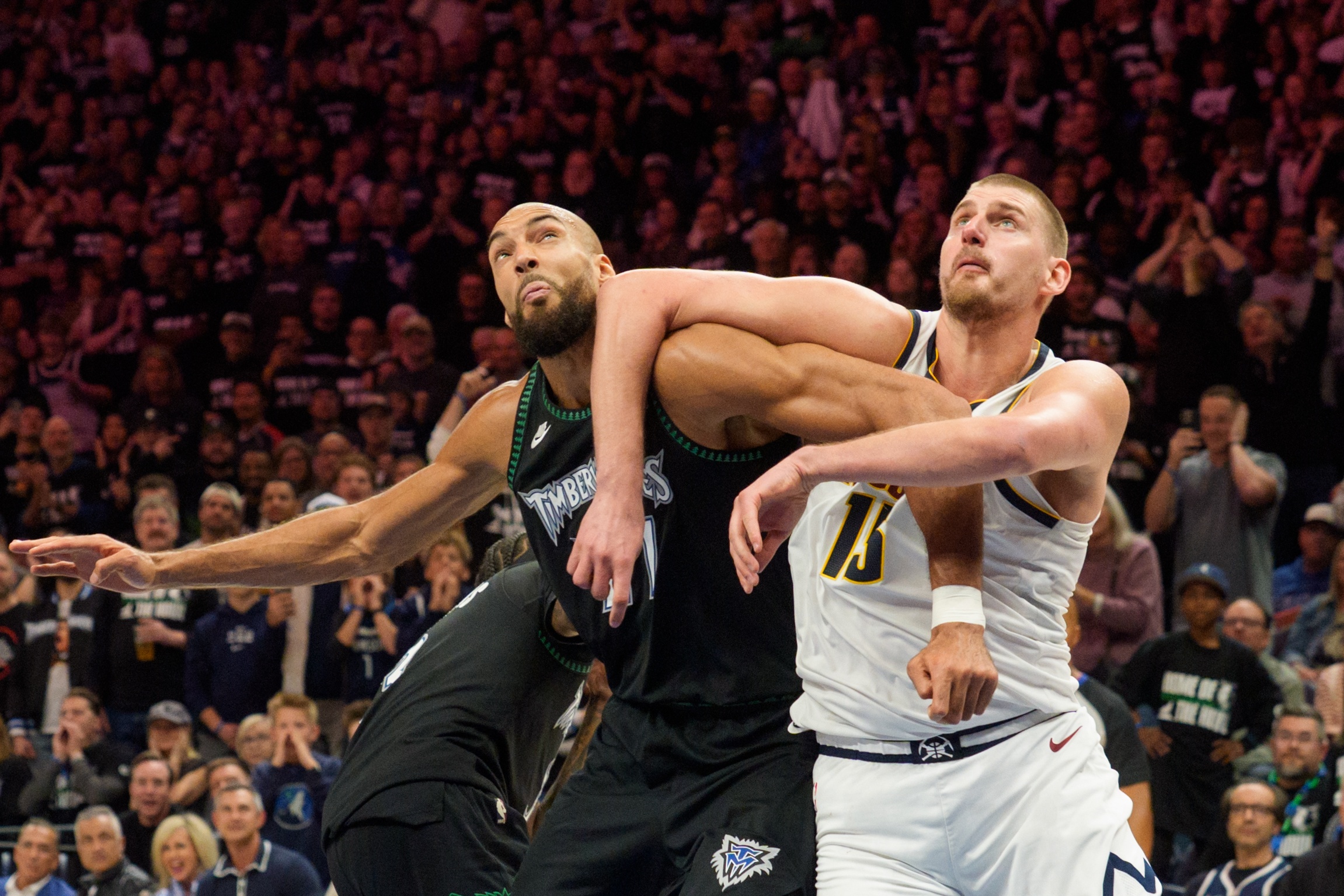 开云下载-意外不？戈贝尔常规赛对约基奇20胜12负 季后赛10胜12负略处下风