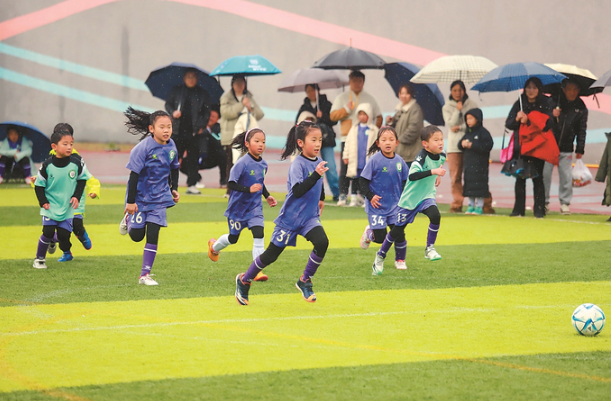 天下文枢，享受狂欢—— “苏超”让南京另一面破壁而出|足球|江苏省城市足球联赛|江苏足球联赛|球迷|球员_新浪体育_新浪新闻