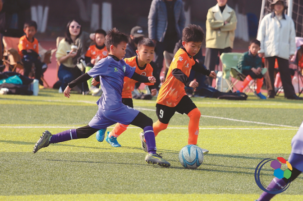 天下文枢，享受狂欢—— “苏超”让南京另一面破壁而出|足球|江苏省城市足球联赛|江苏足球联赛|球迷|球员_新浪体育_新浪新闻